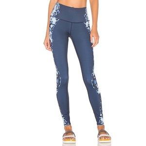 Alo Yoga Airbush High Waisted Leggings - Dark Crystal